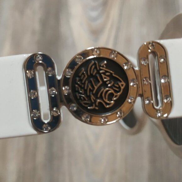 Oval Retro White and Black Sunglasses - Picture 4 of 5